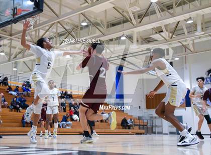 Thumbnail 1 in Mater Dei Catholic vs. Bishop's photogallery.