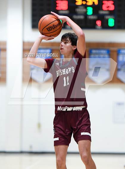 Thumbnail 1 in Mater Dei Catholic vs. Bishop's photogallery.