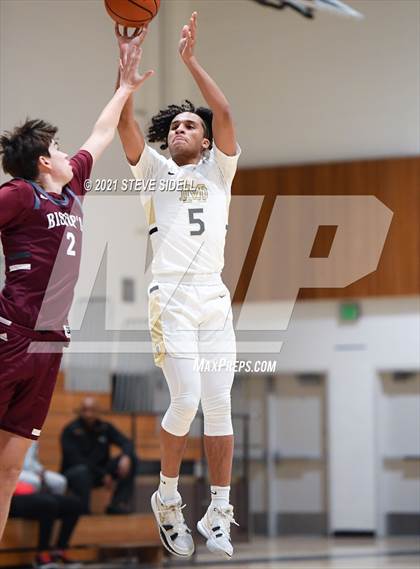 Thumbnail 1 in Mater Dei Catholic vs. Bishop's photogallery.