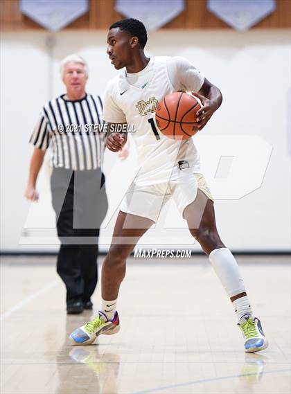 Thumbnail 1 in Mater Dei Catholic vs. Bishop's photogallery.
