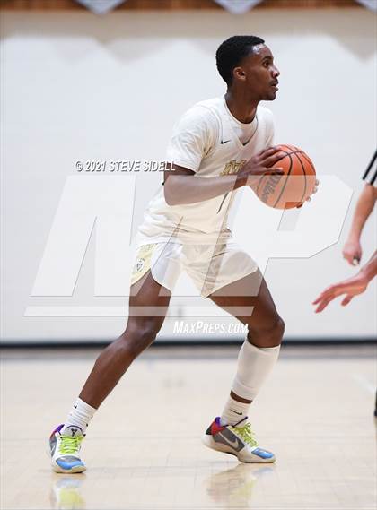 Thumbnail 1 in Mater Dei Catholic vs. Bishop's photogallery.