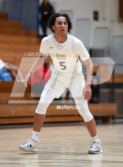 Thumbnail 1 in Mater Dei Catholic vs. Bishop's photogallery.