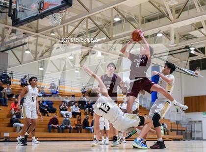 Thumbnail 1 in Mater Dei Catholic vs. Bishop's photogallery.