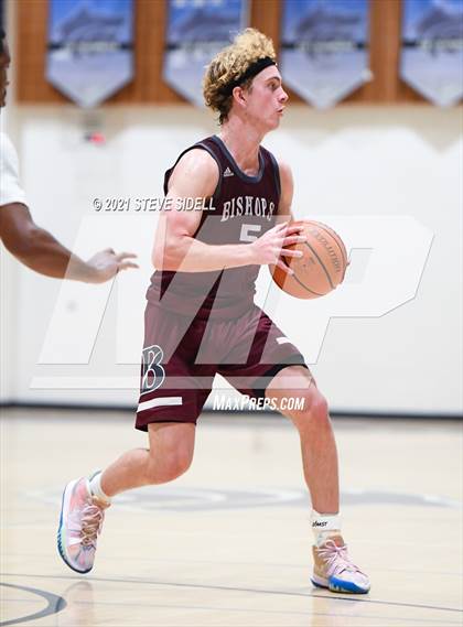 Thumbnail 1 in Mater Dei Catholic vs. Bishop's photogallery.