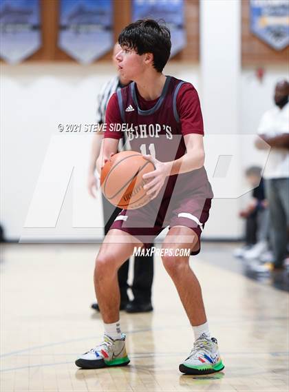 Thumbnail 2 in Mater Dei Catholic vs. Bishop's photogallery.