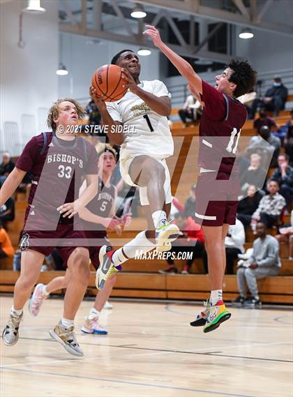 Thumbnail 1 in Mater Dei Catholic vs. Bishop's photogallery.