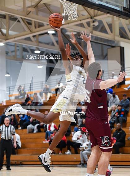 Thumbnail 2 in Mater Dei Catholic vs. Bishop's photogallery.