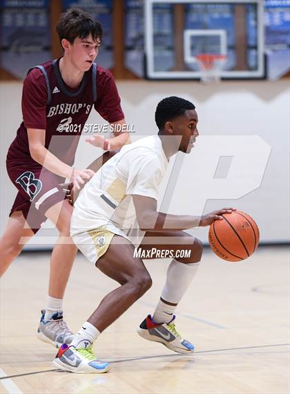 Thumbnail 1 in Mater Dei Catholic vs. Bishop's photogallery.