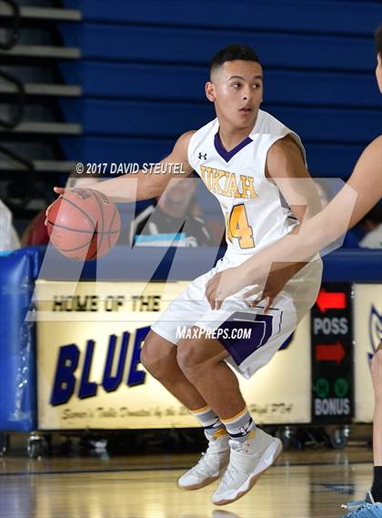 Thumbnail 2 in Bear Creek vs. Ukiah (Les Curry Invitational) photogallery.