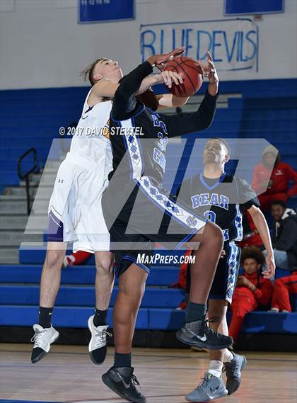Thumbnail 2 in Bear Creek vs. Ukiah (Les Curry Invitational) photogallery.