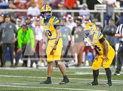 Thumbnail 2 in Raines vs. Northwestern (FHSAA 3A Final) photogallery.
