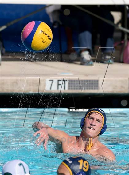 Thumbnail 3 in De La Salle vs. Menlo (Saint Francis Invitational) photogallery.