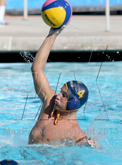 Thumbnail 2 in De La Salle vs. Menlo (Saint Francis Invitational) photogallery.