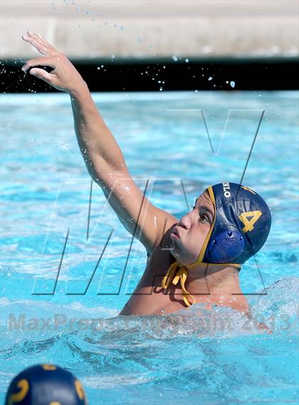 Thumbnail 3 in De La Salle vs. Menlo (Saint Francis Invitational) photogallery.