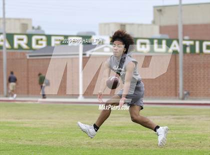 Thumbnail 2 in Inglewood vs Oaks Christian (Battle at the Beach) photogallery.