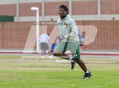 Thumbnail 2 in Inglewood vs Oaks Christian (Battle at the Beach) photogallery.