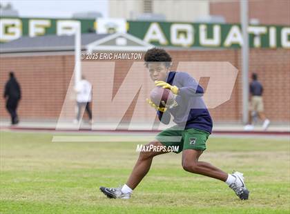 Thumbnail 1 in Inglewood vs Oaks Christian (Battle at the Beach) photogallery.