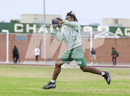 Thumbnail 3 in Inglewood vs Oaks Christian (Battle at the Beach) photogallery.