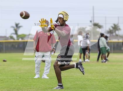 Thumbnail 3 in Inglewood vs Oaks Christian (Battle at the Beach) photogallery.