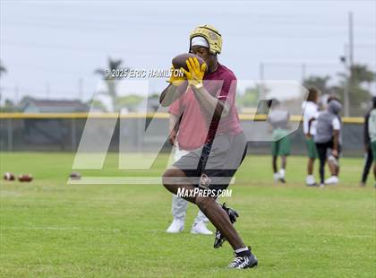 Thumbnail 1 in Inglewood vs Oaks Christian (Battle at the Beach) photogallery.
