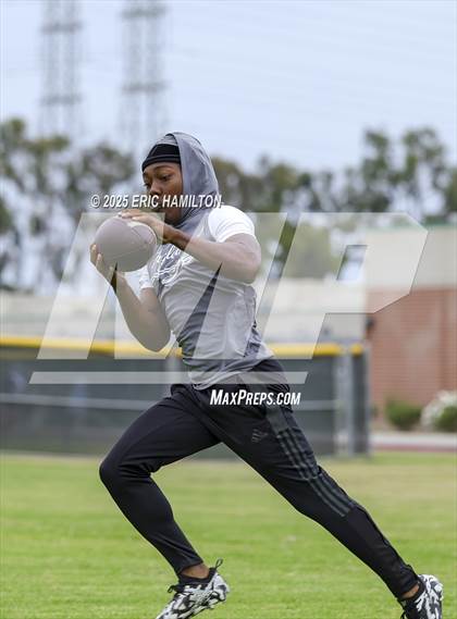 Thumbnail 1 in Inglewood vs Oaks Christian (Battle at the Beach) photogallery.