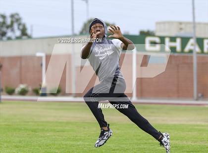 Thumbnail 3 in Inglewood vs Oaks Christian (Battle at the Beach) photogallery.