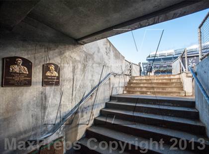 Thumbnail 3 in Tottenville vs. Lincoln (PSAL Yankee Stadium Feature) photogallery.