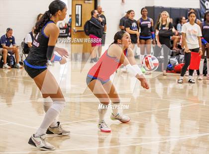 Thumbnail 3 in Mater Dei vs. Folsom (Durango Fall Classic) photogallery.