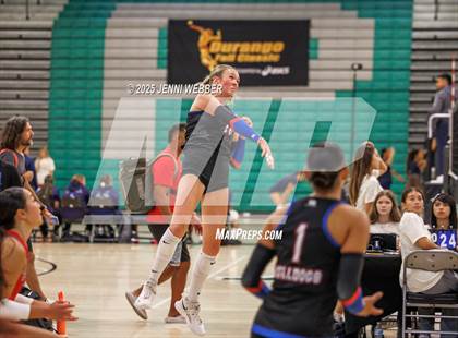 Thumbnail 2 in Mater Dei vs. Folsom (Durango Fall Classic) photogallery.