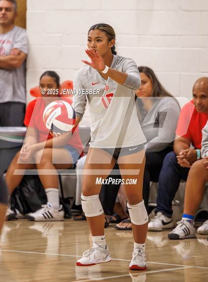 Thumbnail 3 in Mater Dei vs. Folsom (Durango Fall Classic) photogallery.