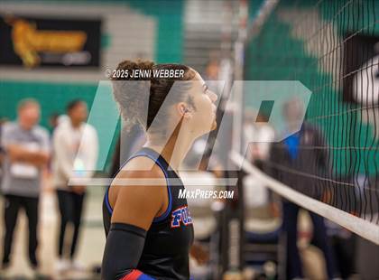 Thumbnail 2 in Mater Dei vs. Folsom (Durango Fall Classic) photogallery.