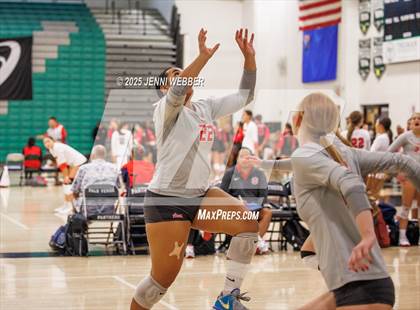 Thumbnail 2 in Mater Dei vs. Folsom (Durango Fall Classic) photogallery.