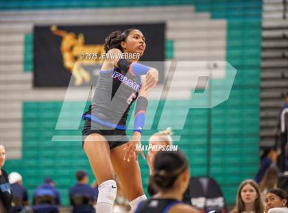 Thumbnail 2 in Mater Dei vs. Folsom (Durango Fall Classic) photogallery.