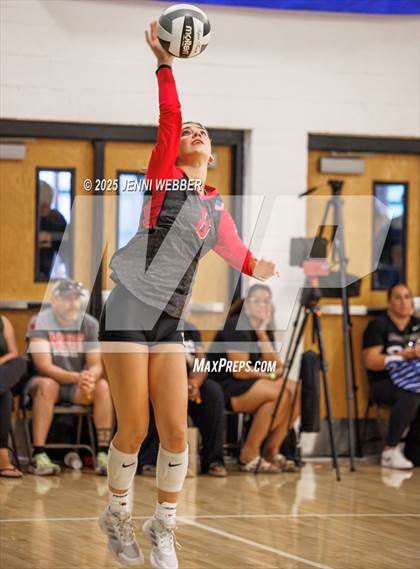 Thumbnail 2 in Mater Dei vs. Folsom (Durango Fall Classic) photogallery.