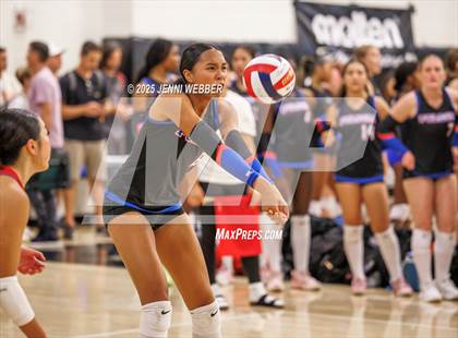 Thumbnail 2 in Mater Dei vs. Folsom (Durango Fall Classic) photogallery.
