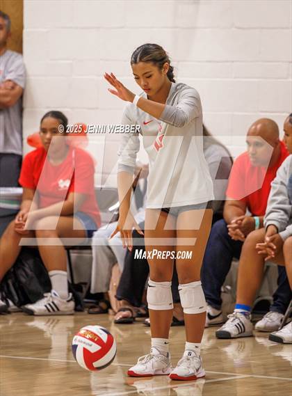 Thumbnail 2 in Mater Dei vs. Folsom (Durango Fall Classic) photogallery.