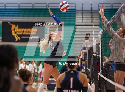 Thumbnail 2 in Mater Dei vs. Folsom (Durango Fall Classic) photogallery.
