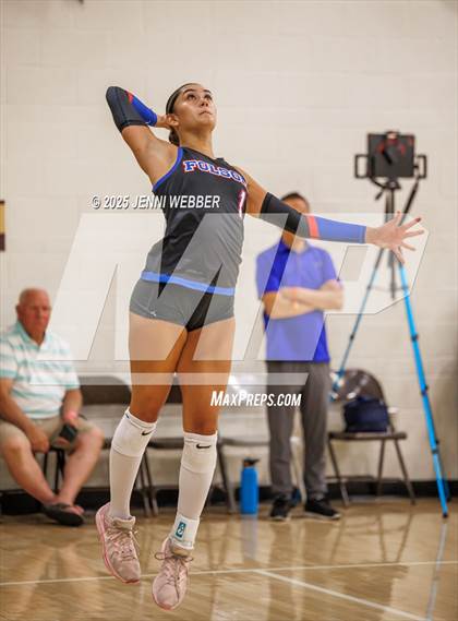Thumbnail 3 in Mater Dei vs. Folsom (Durango Fall Classic) photogallery.