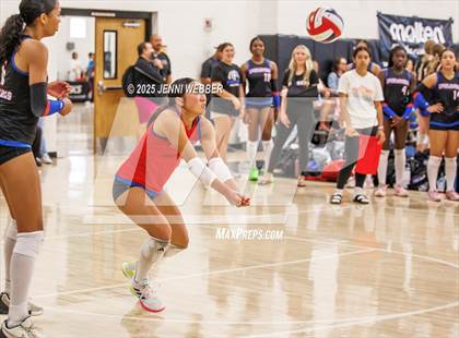 Thumbnail 1 in Mater Dei vs. Folsom (Durango Fall Classic) photogallery.