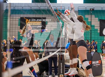 Thumbnail 2 in Mater Dei vs. Folsom (Durango Fall Classic) photogallery.