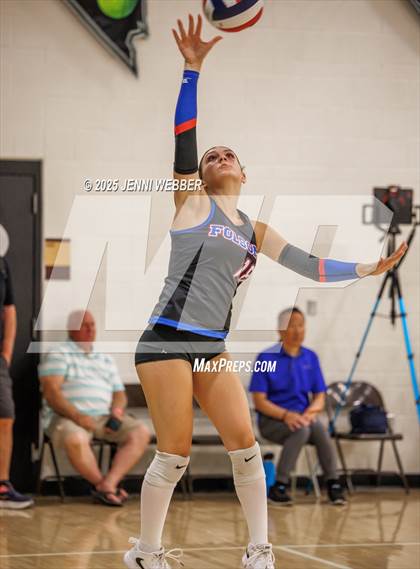 Thumbnail 3 in Mater Dei vs. Folsom (Durango Fall Classic) photogallery.