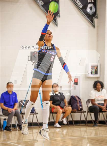 Thumbnail 1 in Mater Dei vs. Folsom (Durango Fall Classic) photogallery.