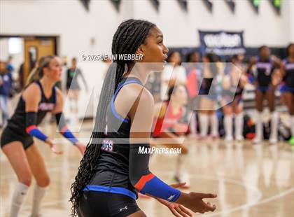 Thumbnail 1 in Mater Dei vs. Folsom (Durango Fall Classic) photogallery.