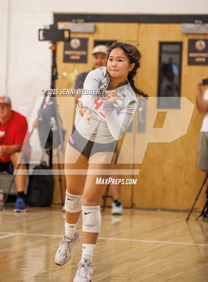 Thumbnail 1 in Mater Dei vs. Folsom (Durango Fall Classic) photogallery.