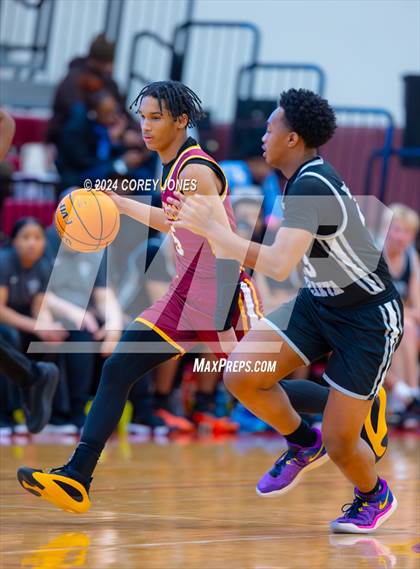 Thumbnail 2 in North Atlanta vs Jackson(Hard In The Paint Classic) photogallery.