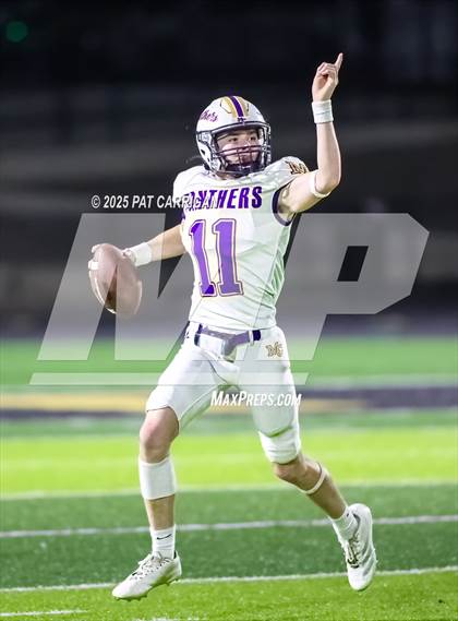 Thumbnail 1 in Bluff Dale vs. Mount Calm (UIL 1A Division 2 Football Bi-District) photogallery.