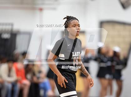 Thumbnail 3 in Dougherty vs Houston County (Bear Brawl Classic) photogallery.