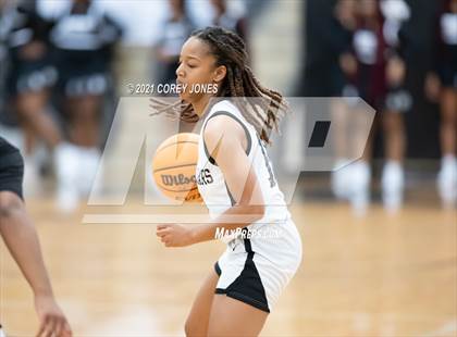 Thumbnail 2 in Dougherty vs Houston County (Bear Brawl Classic) photogallery.