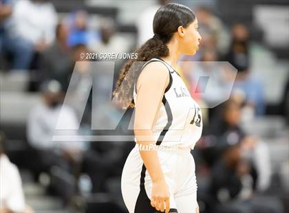Thumbnail 2 in Dougherty vs Houston County (Bear Brawl Classic) photogallery.
