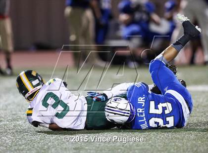 Thumbnail 2 in Canyon vs. Burbank photogallery.